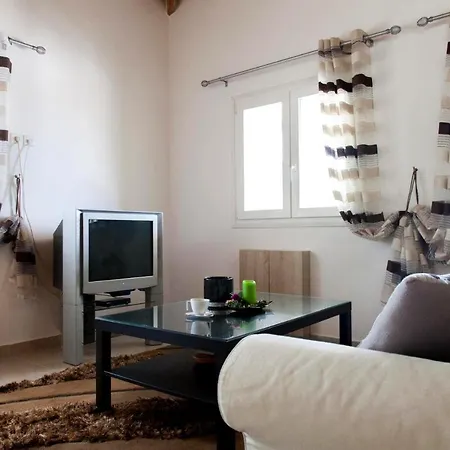 Villa Sleeps 2 With Pool Air Con And Wifi *