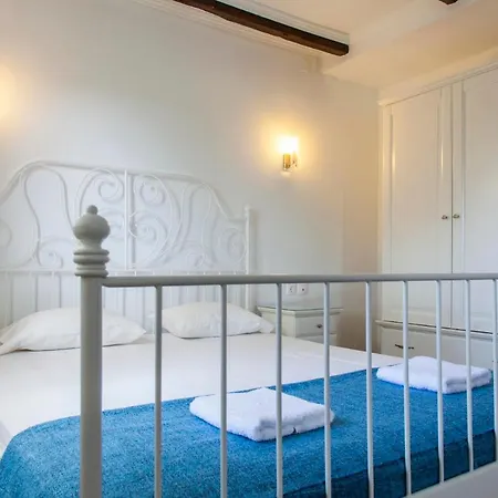 Βίλα Sleeps 2 With Pool Air Con And Wifi *