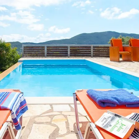 Βίλα Sleeps 2 With Pool Air Con And Wifi Φτερνό