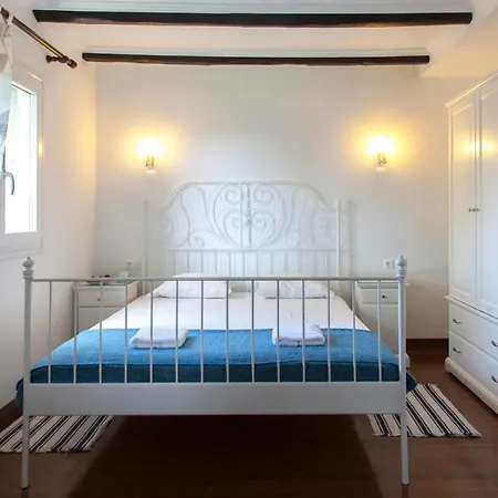 Βίλα Sleeps 2 With Pool Air Con And Wifi Φτερνό