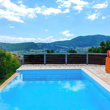 Sleeps 2 With Pool Air Con And Wifi Φτερνό